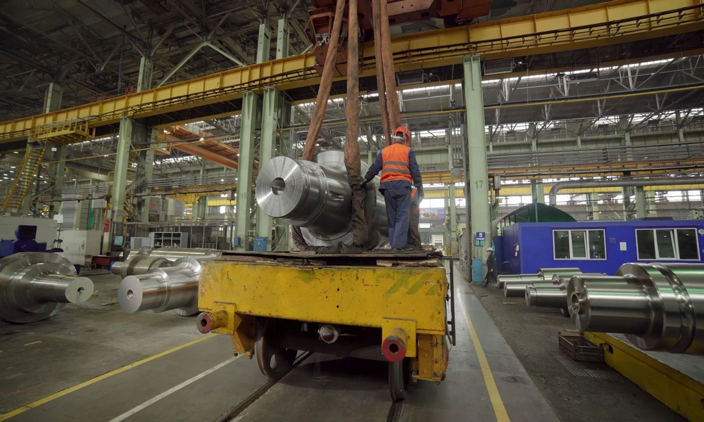 You are currently viewing 5 Plant Relocation Risks to Resolve Before Moving Heavy Equipment